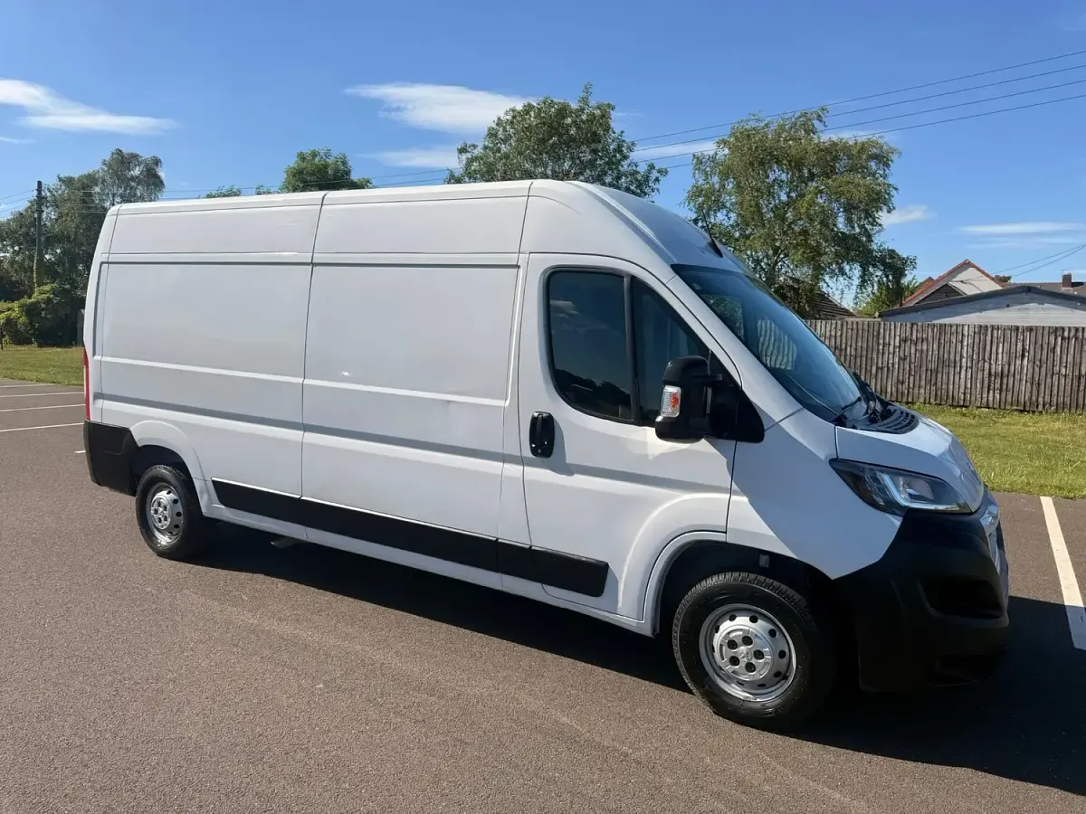 Used Peugeot Boxer 140 HP (102 kW) 2022 White Van