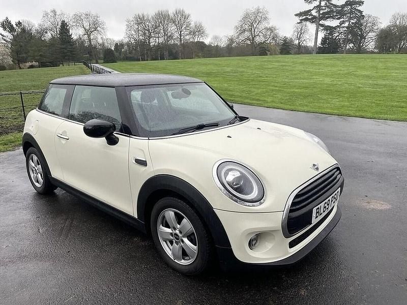 Used Mini Cooper Classic 2019 White Hatchback