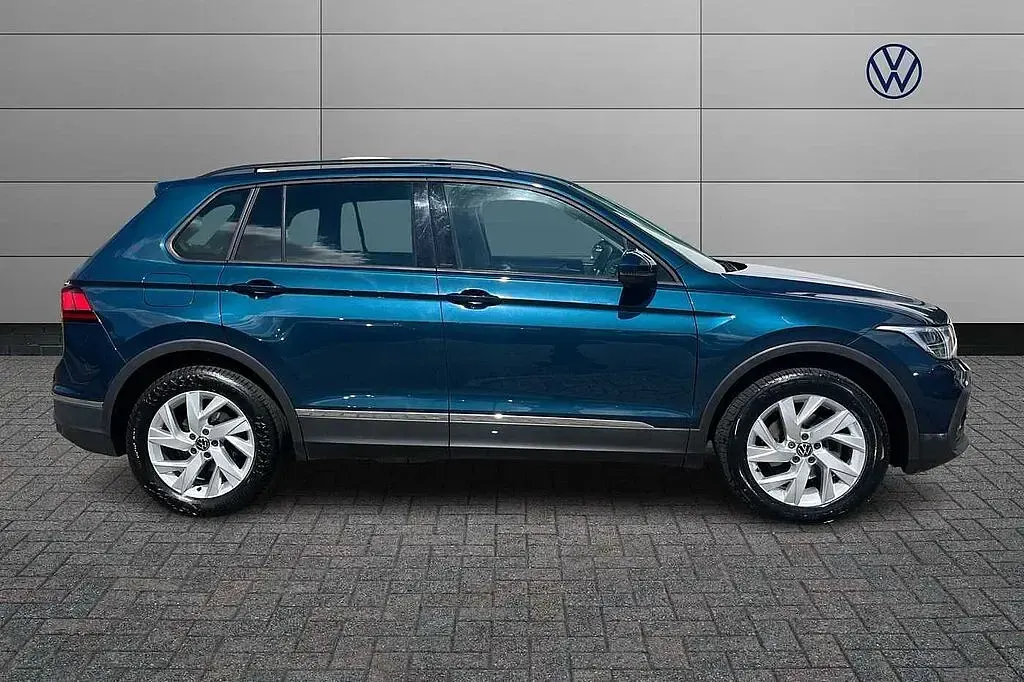 Used VW Tiguan Life 150 HP (110 kW) 2023 Blue SUV