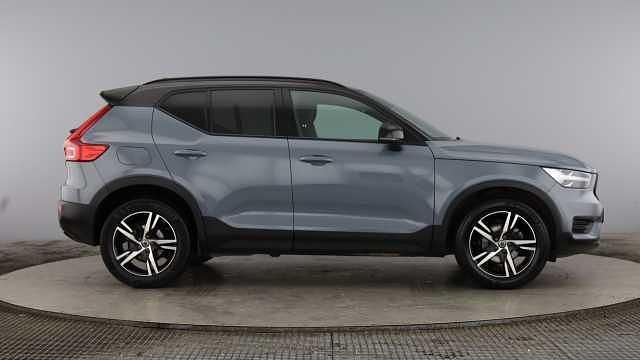 Usado Volvo XC40 R-Design 161 HP (118 kW) 2022 Cinzento SUV