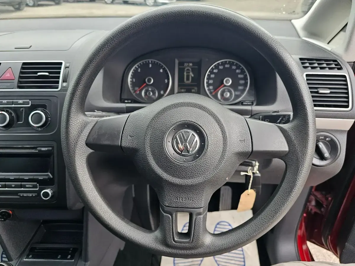 Used VW Touran S 105 HP (77 kW) 2013 Red MPV