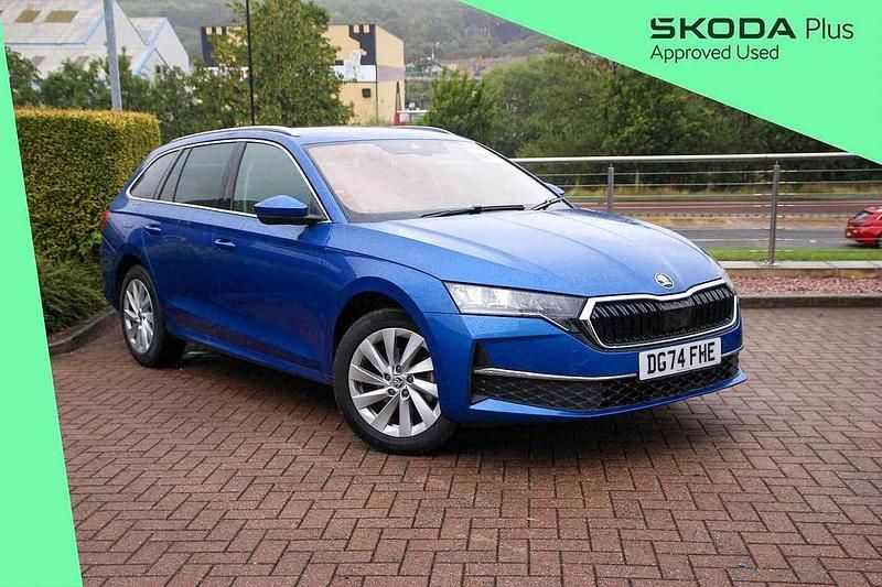 Race blue metallic Used 2024 Skoda Octavia SE L Estate | £27,995 - Image 1/4