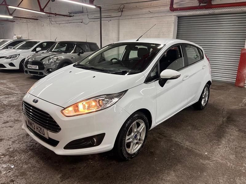 Used Ford Fiesta Zetec 2013 White Hatchback