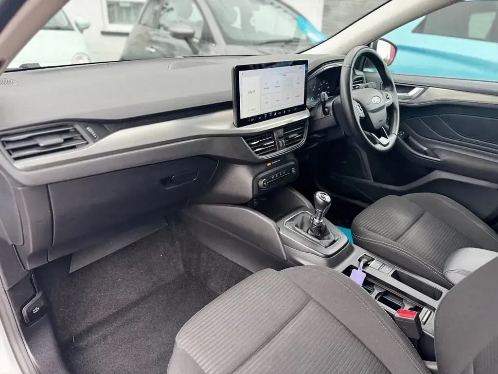 Used Ford Focus Titanium 155 HP (114 kW) 2022 Silver Hatchback