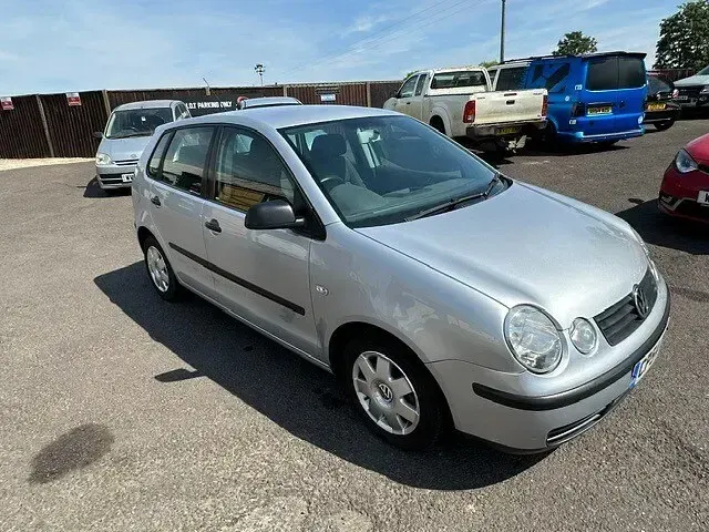 Used VW Polo 75 HP (55 kW) 2004 Silver Hatchback