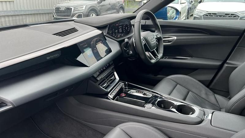 Usado Audi e-tron GT quattro Comfort 389 kW (530 HP) 2023 Azul Sedan