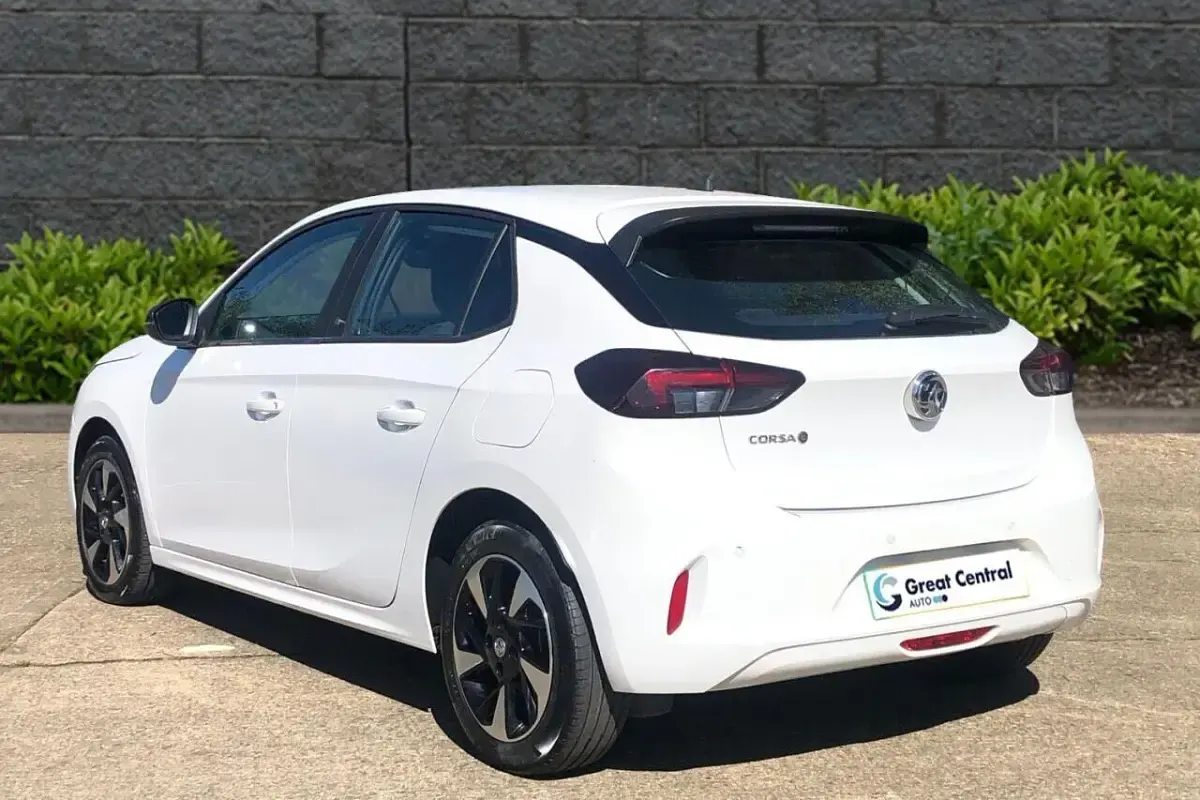 Begagnad Vauxhall Corsa-e 98 kW (134 HK) 2022 Vit Halvkombi