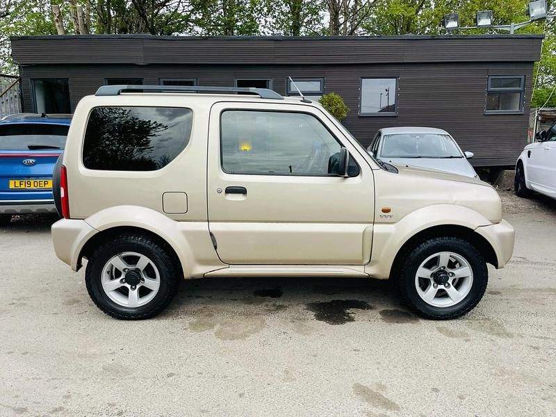 Used Suzuki Jimny 80 HP (58 kW) 2005 Beige SUV