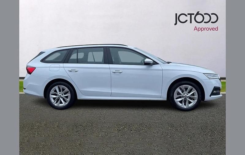 Used Skoda Octavia SE Technology 200 HP (147 kW) 2023 White Estate