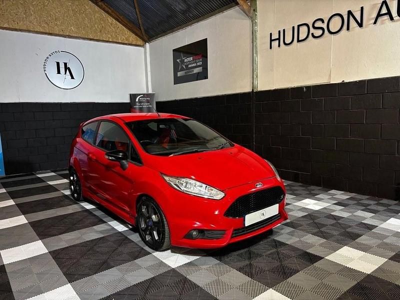Red Used 2014 Ford Fiesta ST Hatchback | £5,995 (Fair price) - Image 1/4