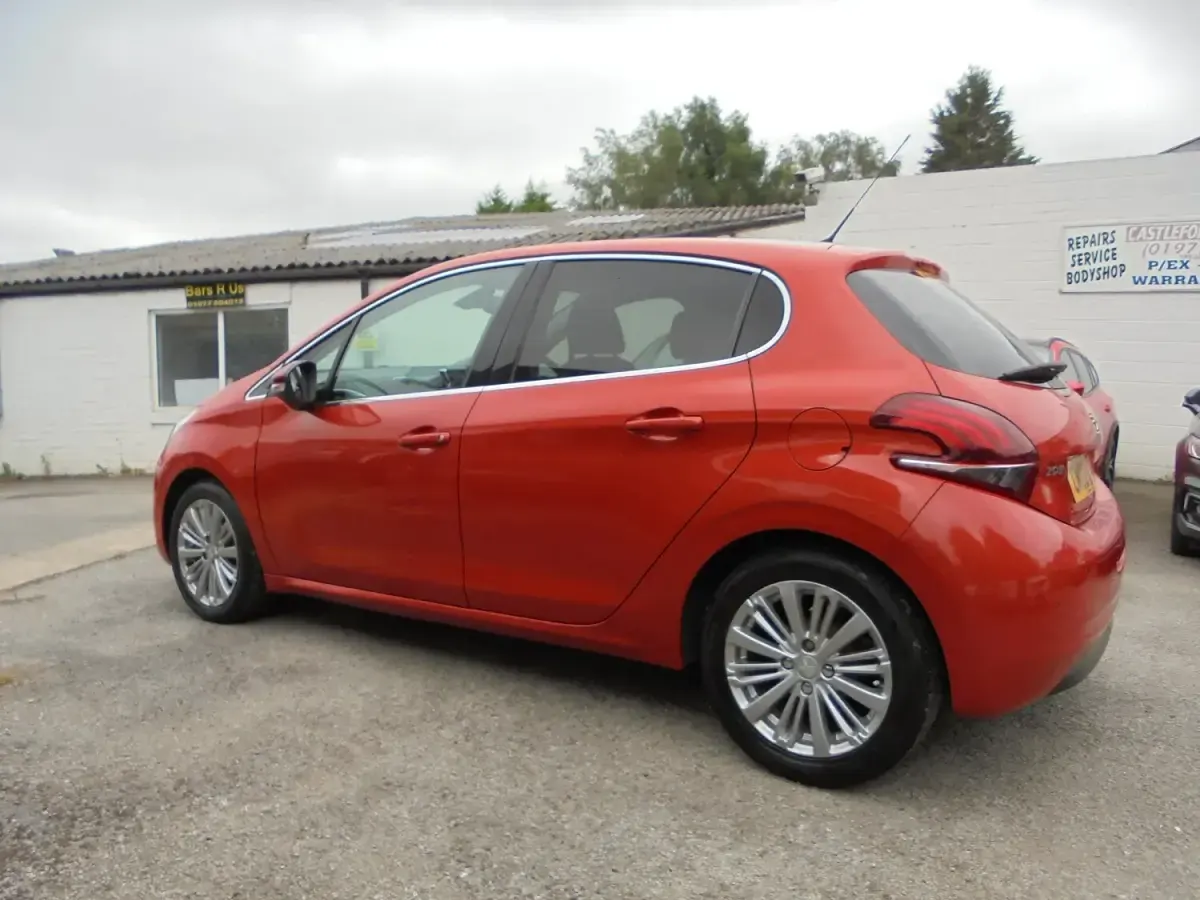 Used Peugeot 208 Allure 2017 Orange Hatchback