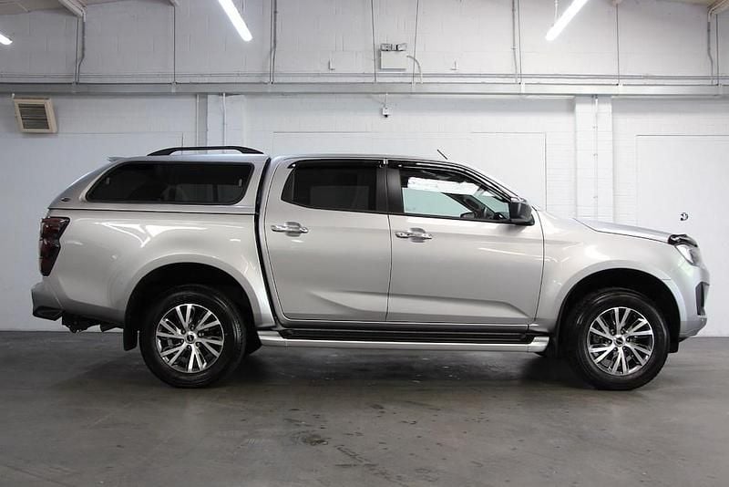 Second-hand Isuzu D-Max 163 CP (119 kW) 2025 Argintiu Pickup