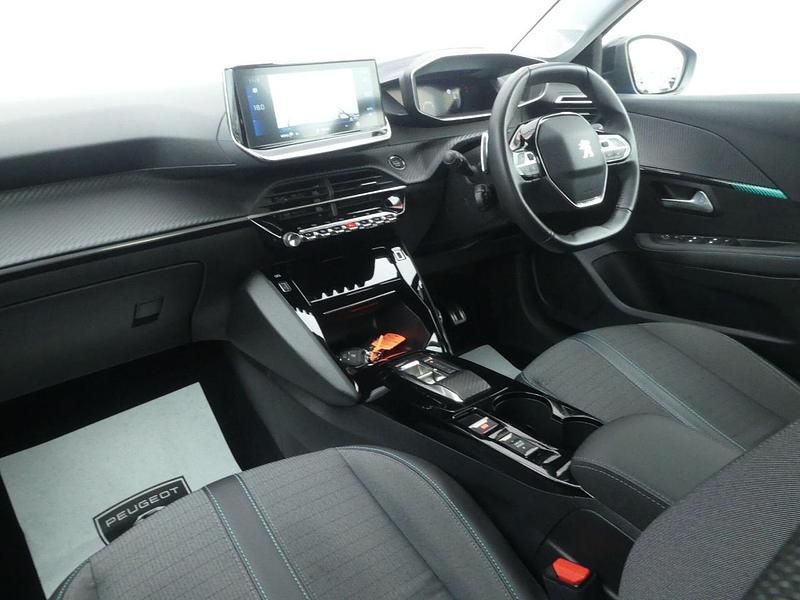 Used Peugeot 208 Allure+ 99 HP (72 kW) 2022 Blue Hatchback