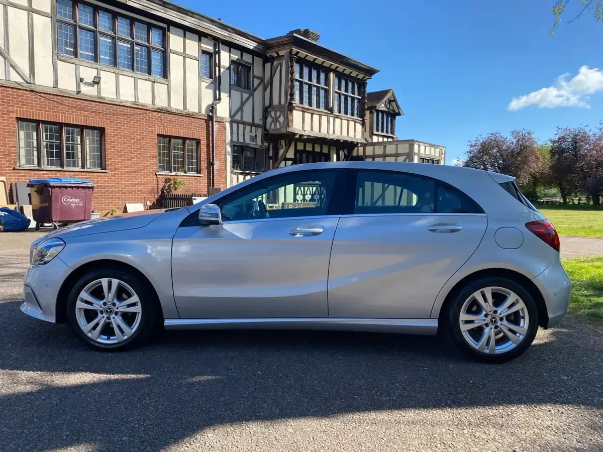 Używany Mercedes A180 Premium 109 KM (80 kW) 2017 Srebrny Hatchback