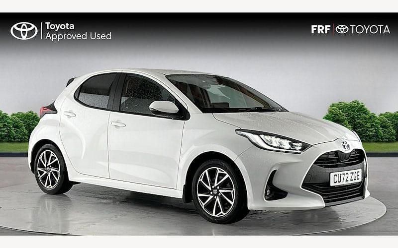 Used 2025 Toyota Yaris Hybrid Design Hatchback | £16,790 (Super price) - Image 1/4