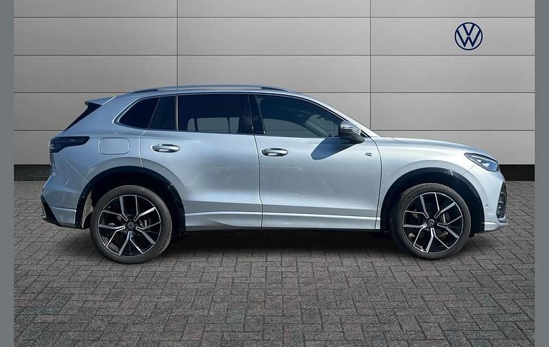Usado VW Tiguan R-line 272 HP (200 kW) 2025 Prateado SUV