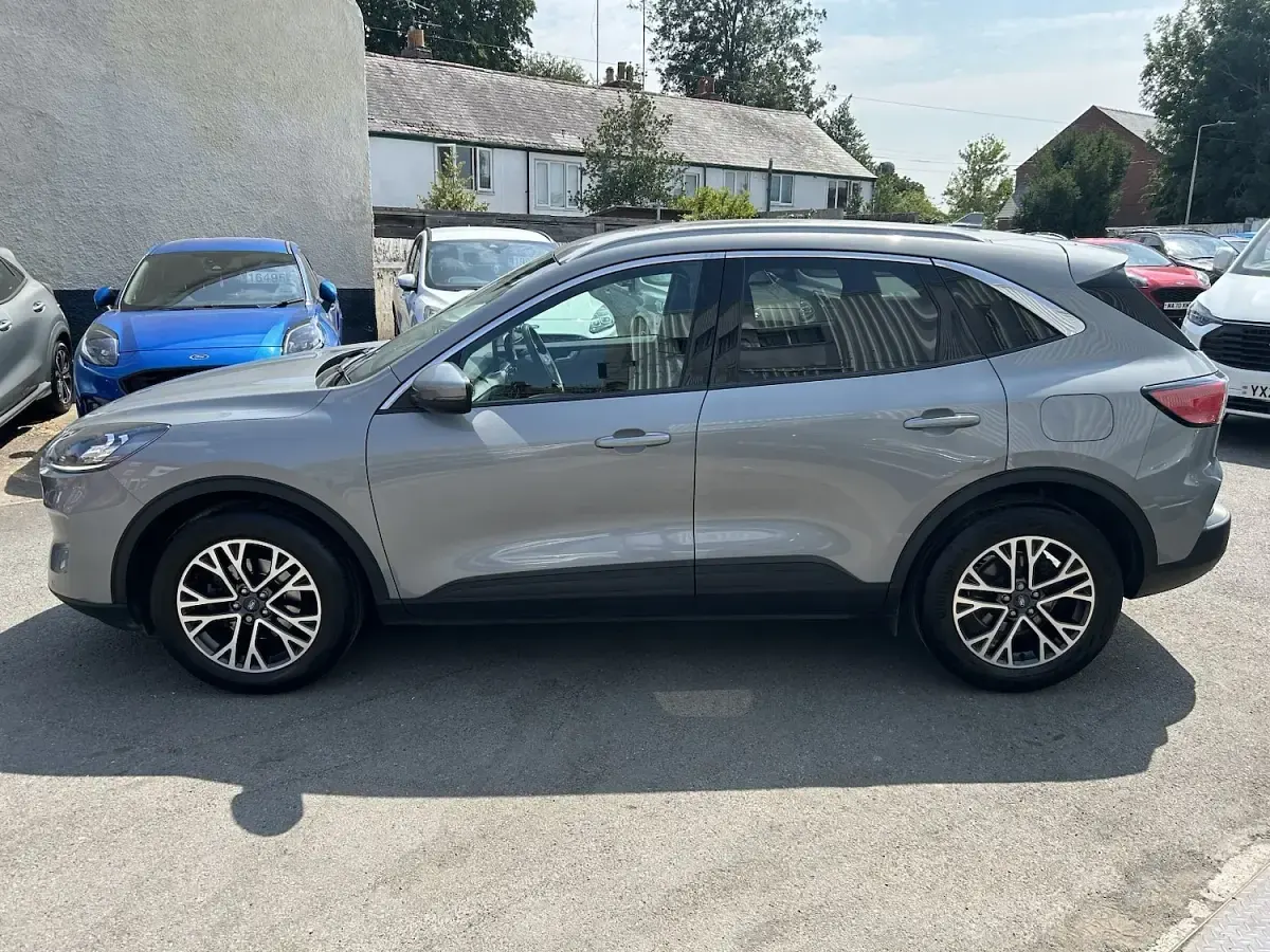 Used Ford Kuga Titanium 150 HP (110 kW) 2023 Silver SUV