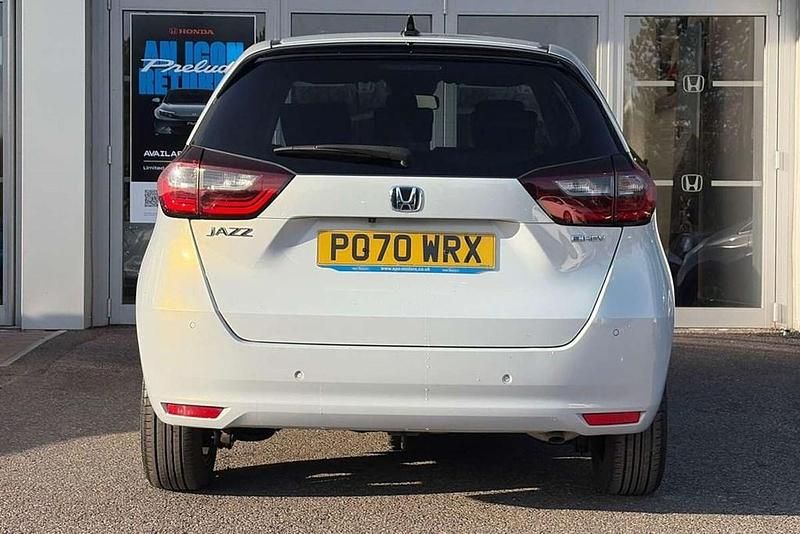 Used Honda Jazz Hybrid 109 HP (80 kW) 2020 Platinum white Hatchback