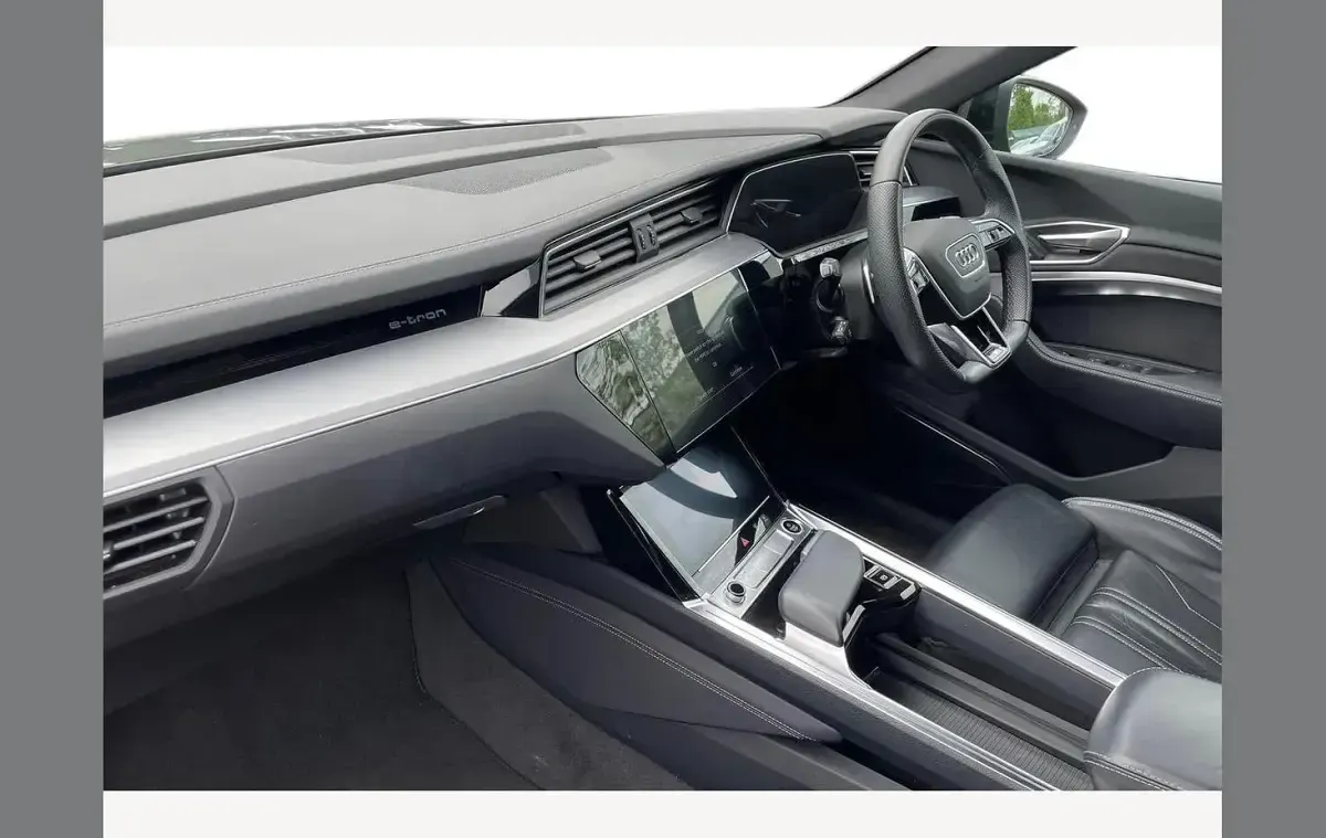 Usado Audi e-tron Black Edition 300 kW (408 CV) 2023 Gris SUV