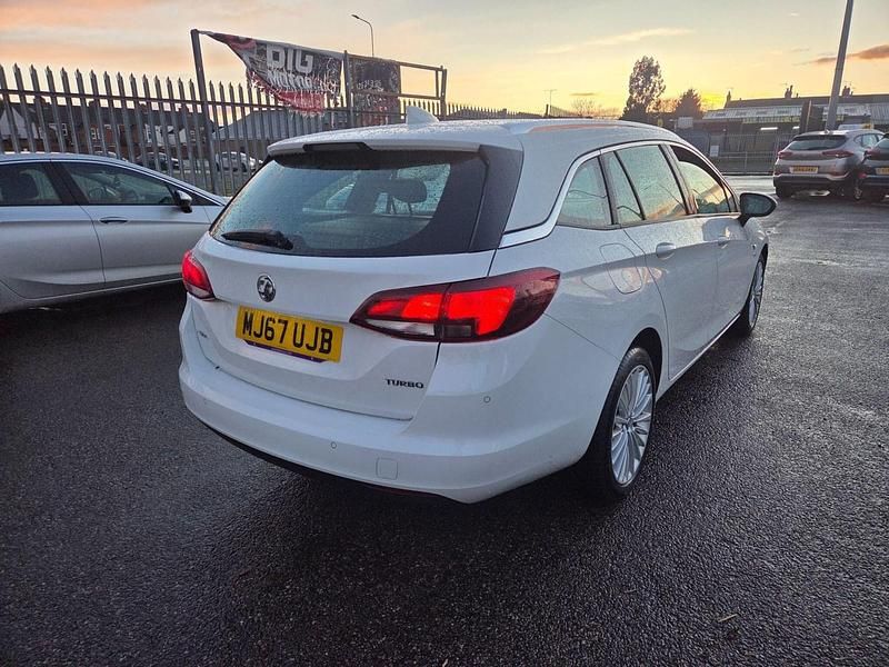 Used Vauxhall Astra Elite 150 HP (110 kW) 2017 White Estate