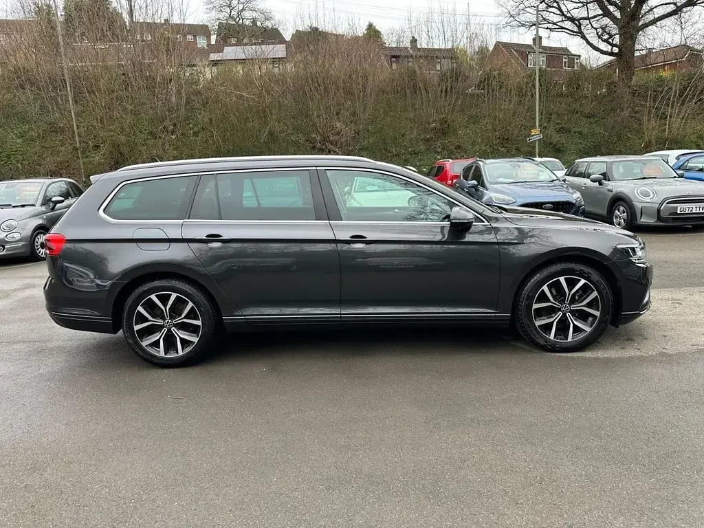 Used VW Passat SEL 150 HP (110 kW) 2023 Grey Estate
