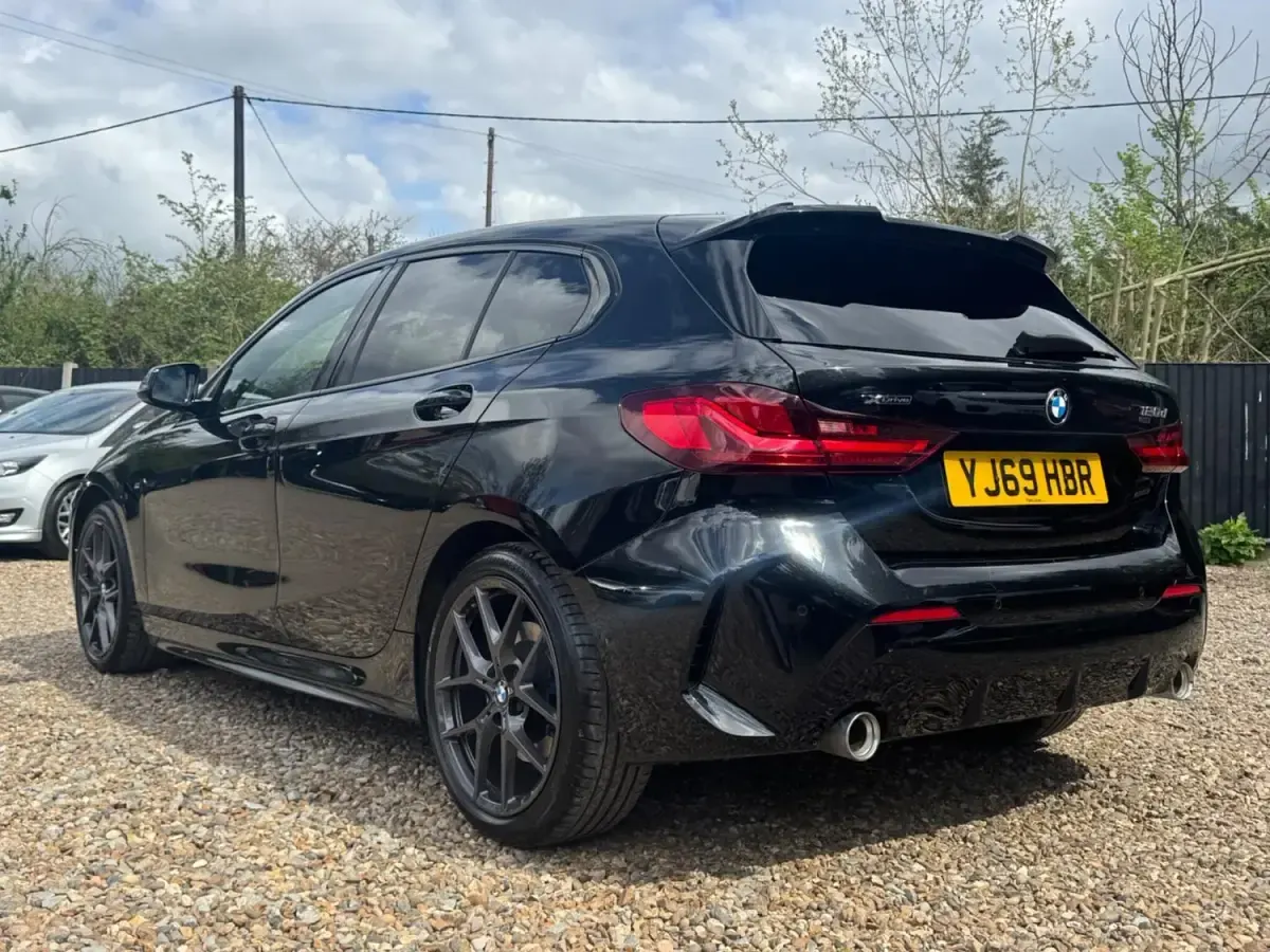 Usado BMW 120 M Sport 2020 Negro Utilitario