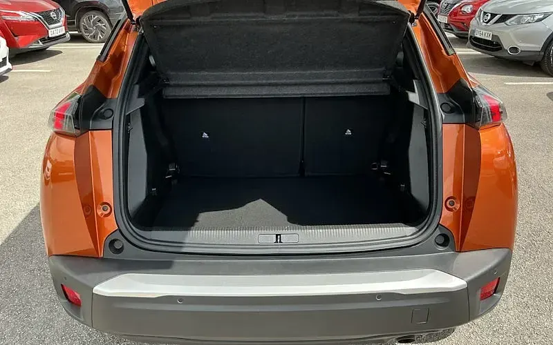 Used Peugeot 2008 Active+ 101 HP (74 kW) 2023 Orange SUV
