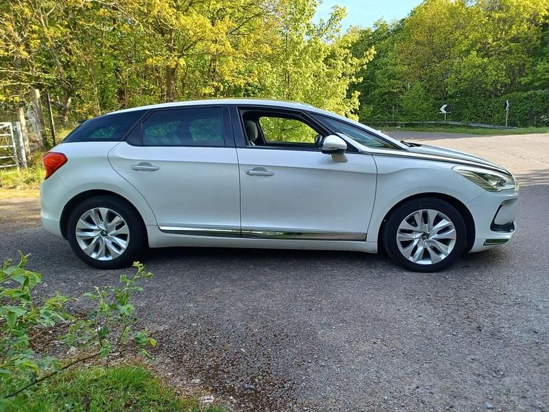 Begagnad Citroën DS5 115 HK (84 kW) 2015 Vit Halvkombi