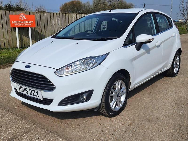 Used Ford Fiesta Zetec 2016 White Hatchback