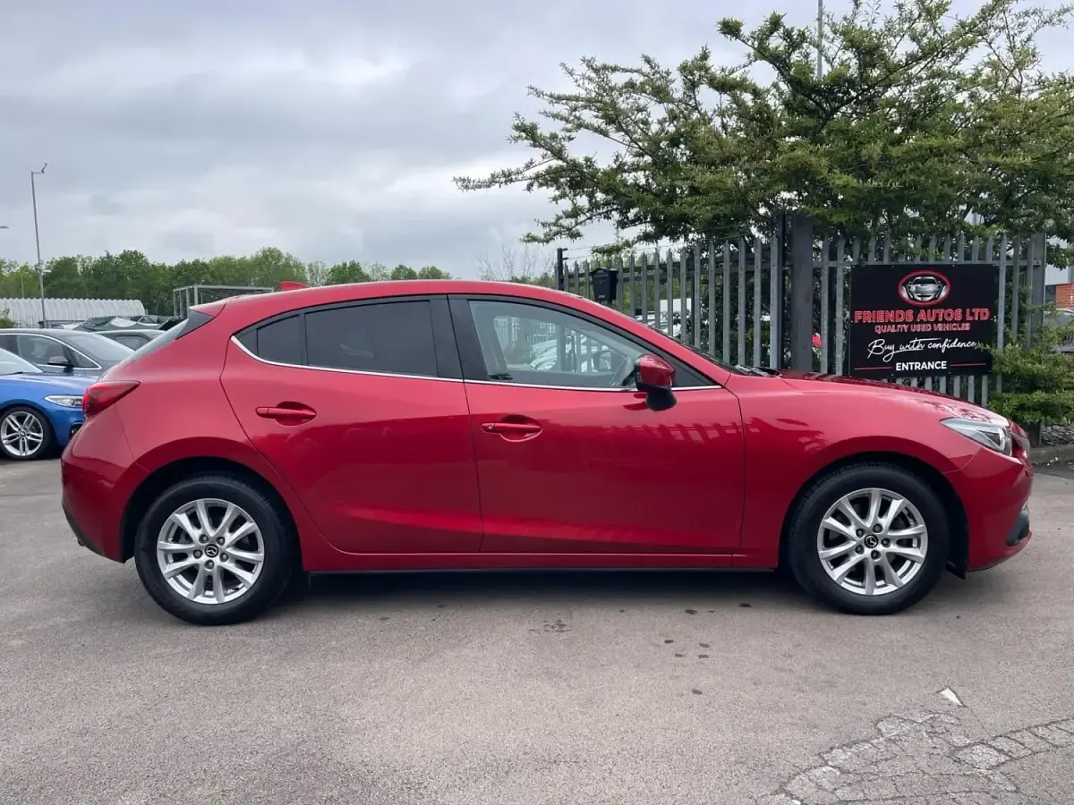 Usado Mazda 3 165 HP (121 kW) 2015 Vermelho Citadino