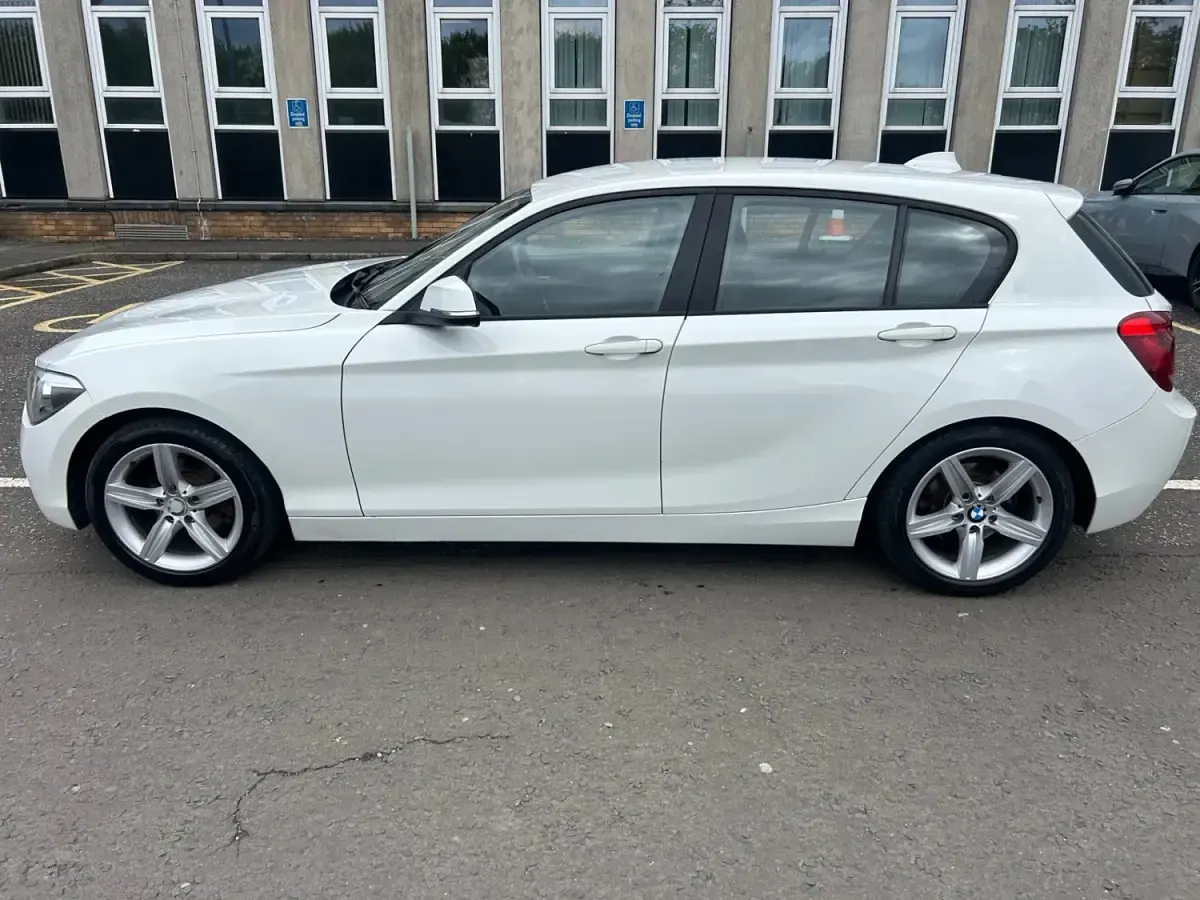 Używany BMW 120 Sport Line 2011 Biały Hatchback