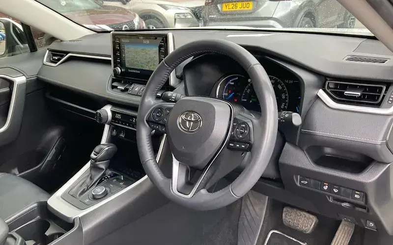 Used Toyota RAV4 Hybrid 222 HP (163 kW) 2021 White SUV