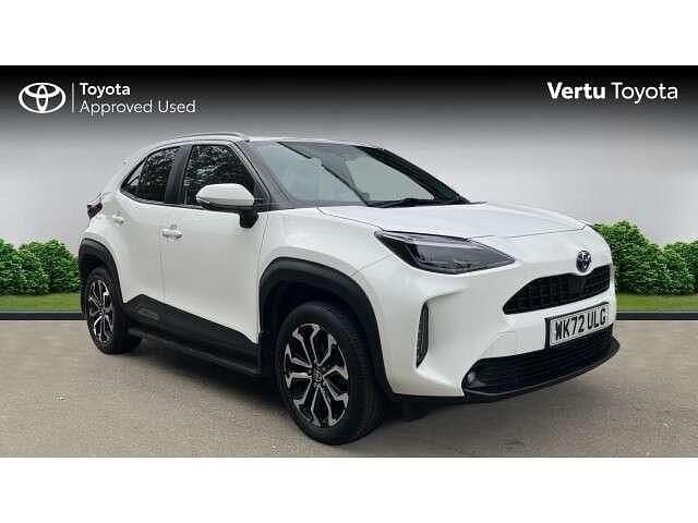 White Used 2022 Toyota Yaris Hybrid Design SUV | £20,069 (Fair price) - Image 1/4