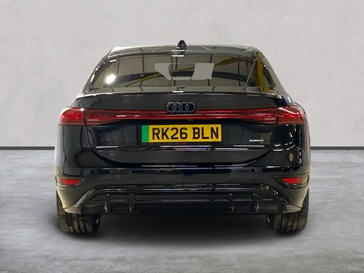 Begagnad Audi A6 e-tron Advanced 314 kW (428 HK) 2026 Svart Halvkombi