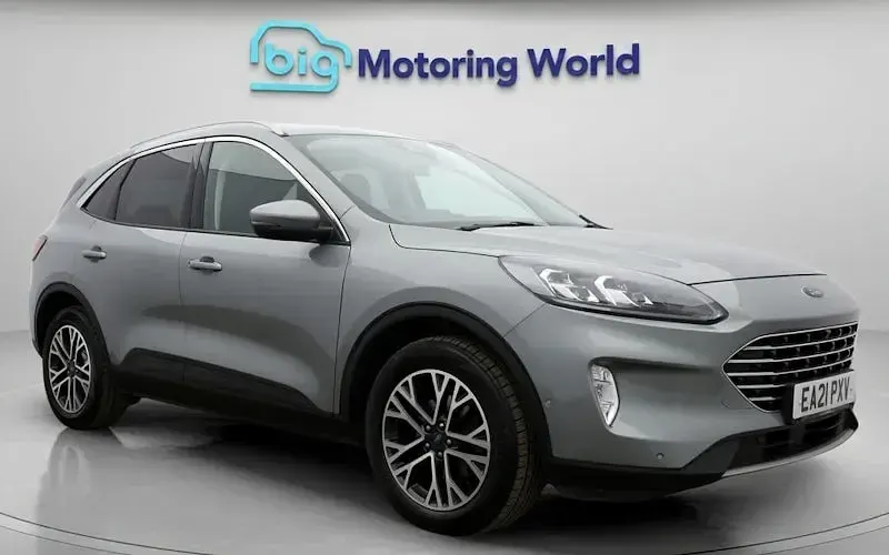 Usado Ford Kuga Titanium 150 HP (110 kW) 2021 SUV