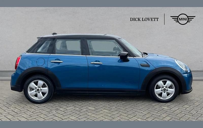 Usado Mini Cooper Classic 134 HP (98 kW) 2024 Azul Citadino