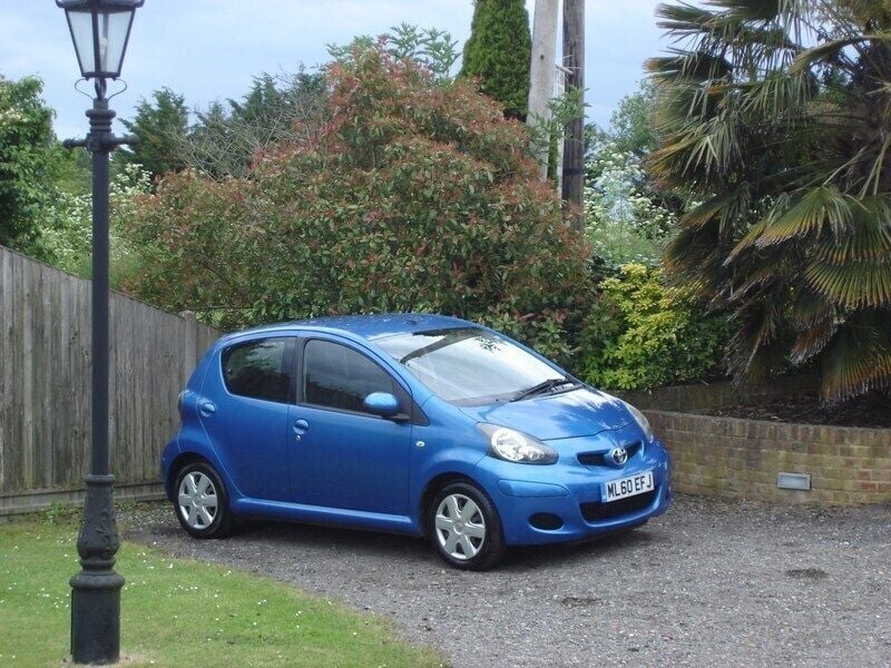 Used Toyota Aygo 67 HP (49 kW) 2011 Blue Hatchback