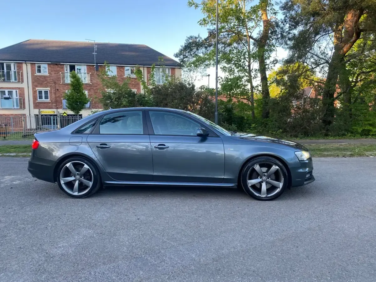Begagnad Audi A4 Black Edition 245 HK (180 kW) 2013 Grå Sedan