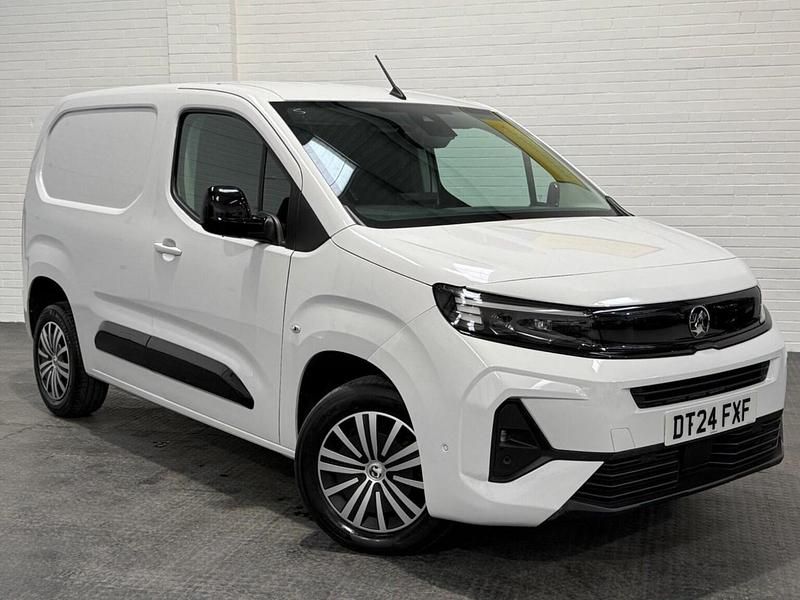 Used Vauxhall Combo S 130 HP (95 kW) 2024 White MPV