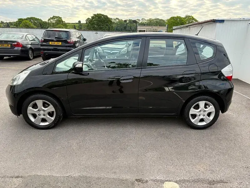 Begagnad Honda Jazz ES 100 HK (73 kW) 2010 Svart Halvkombi