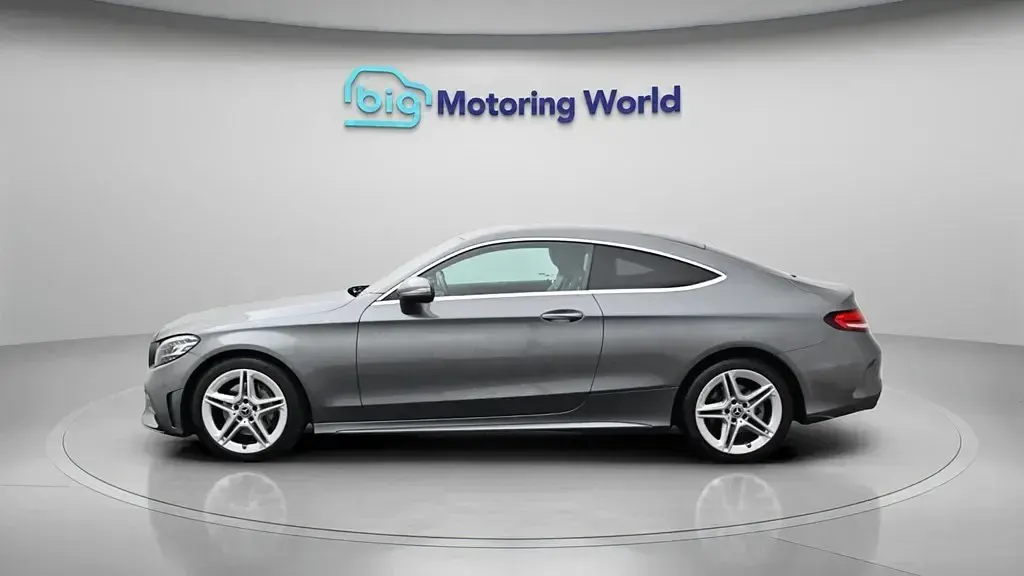 Usado Mercedes C220 AMG line 194 HP (142 kW) 2021 Cinzento Coupé