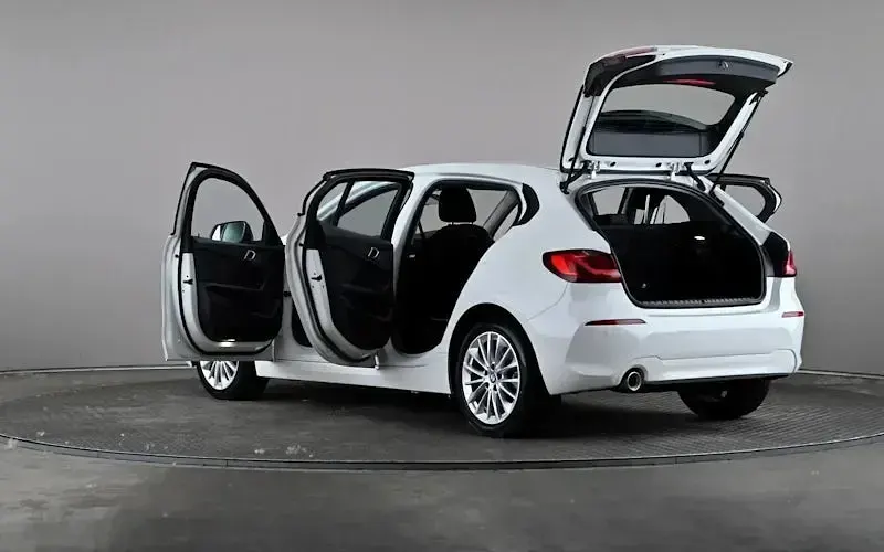Used BMW 118 Comfort Edition 136 HP (100 kW) 2024 White Hatchback