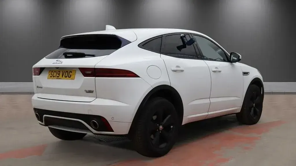 Usado Jaguar E-Pace R-Dynamic 150 HP (110 kW) 2019 Branco SUV