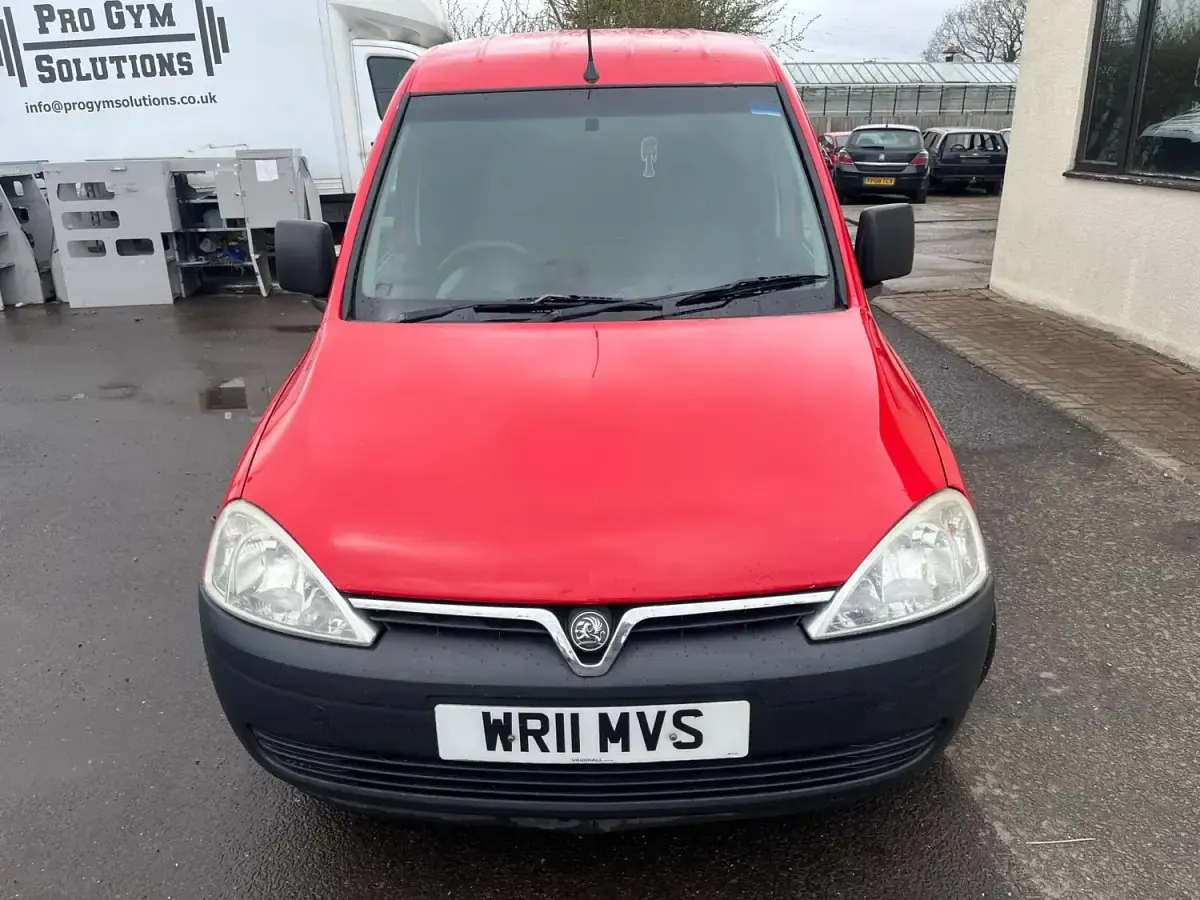 Second-hand Vauxhall Combo 75 CP (55 kW) 2011 Roșu Monovolum