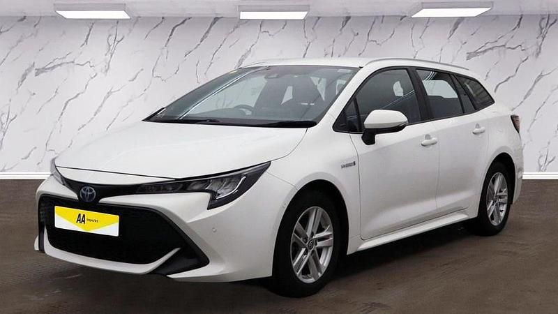 Used Toyota Corolla 122 HP (89 kW) 2021 White Estate