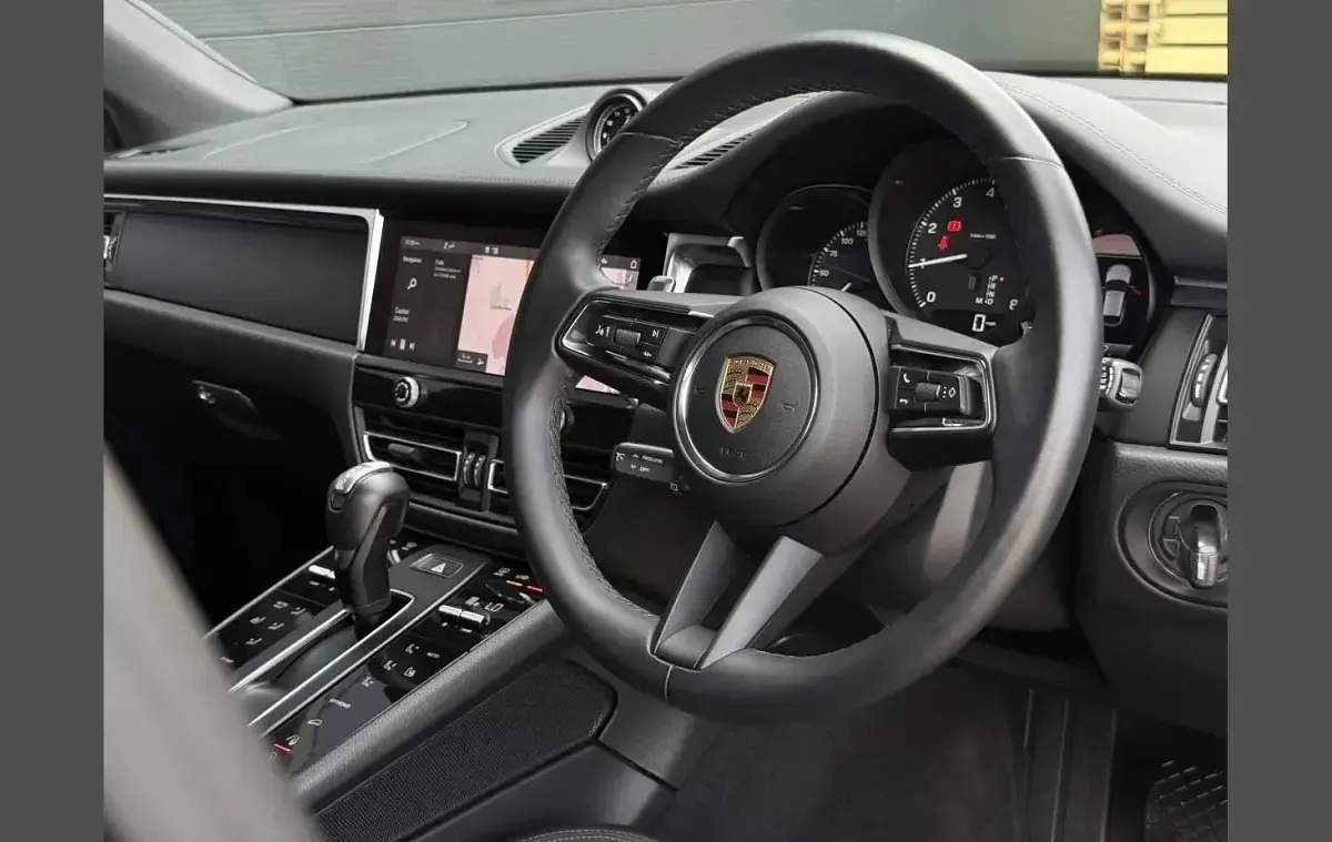 Used Porsche Macan 261 HP (191 kW) 2023 Grey SUV