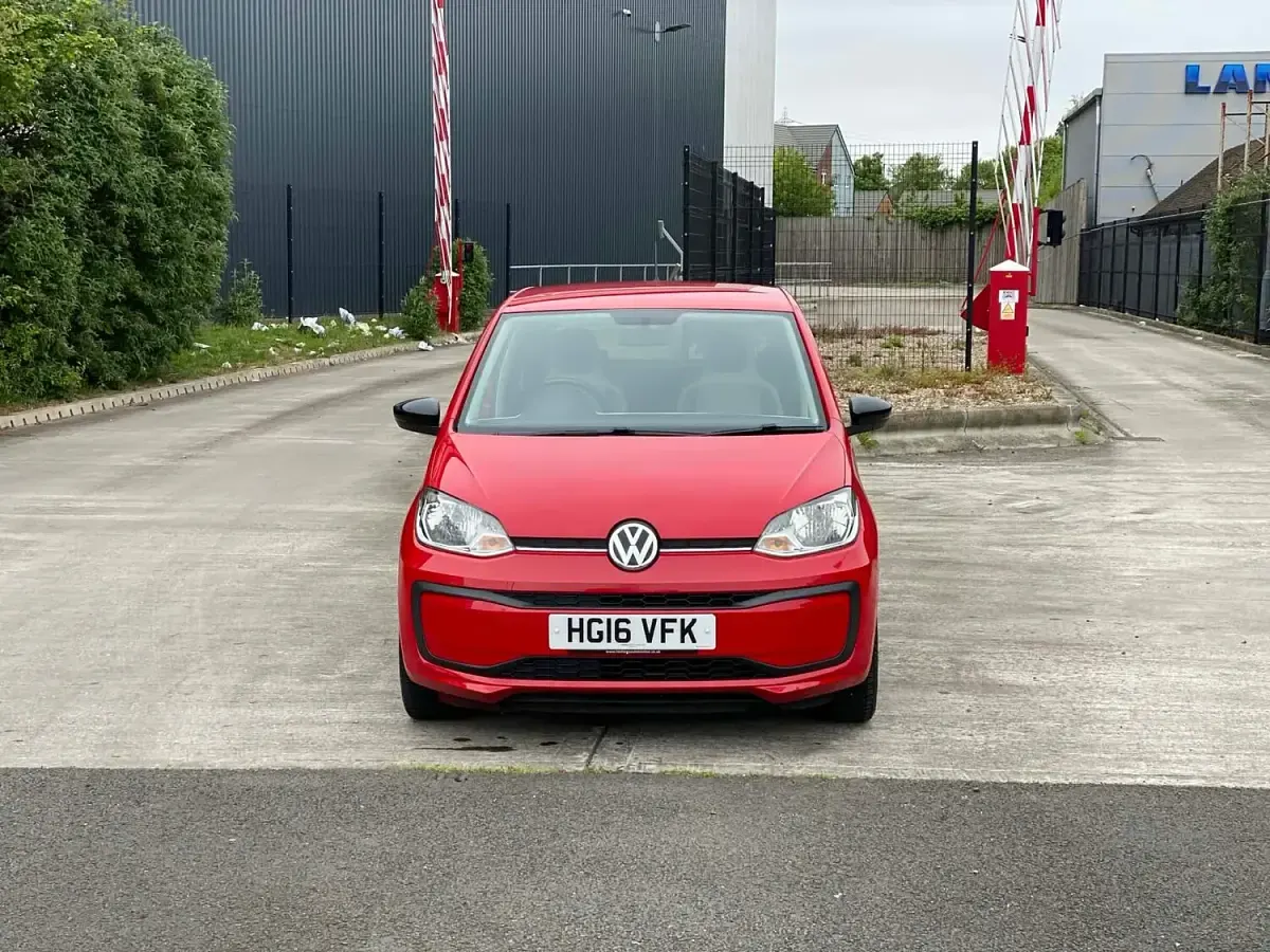Used VW up! Beats 75 HP (55 kW) 2016 Red Hatchback