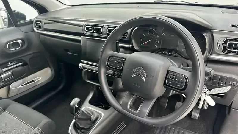 Usado Citroën C3 PureTech 83 HP (61 kW) 2024 Cinzento Citadino