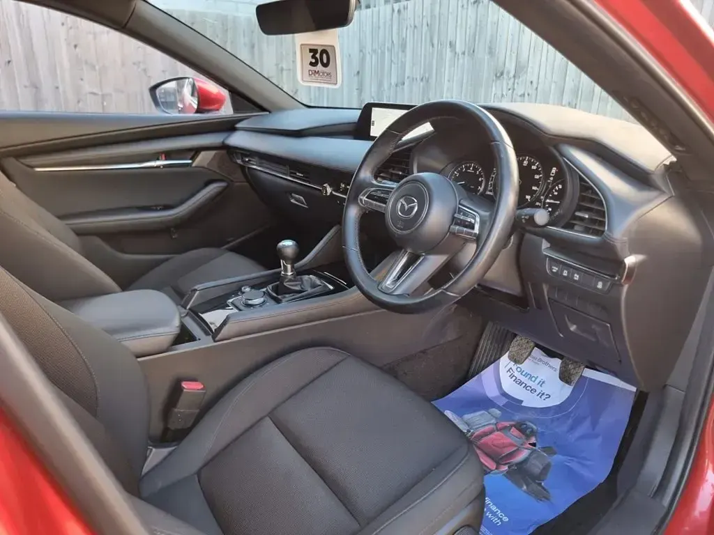 Usado Mazda 3 Inclusive 122 CV (89 kW) 2022 Rojo Utilitario