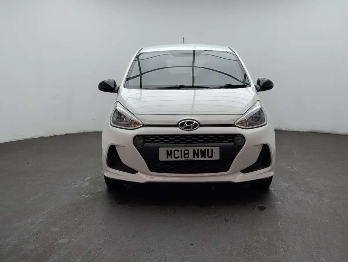 Used Hyundai i10 GO! 67 HP (49 kW) 2018 White Hatchback